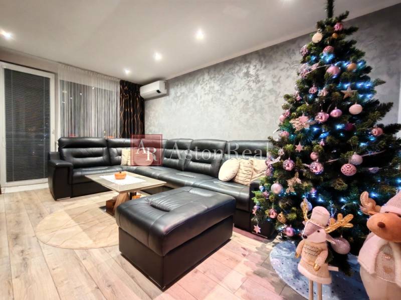 obývacia izba (pohľad od vstupu).jpg