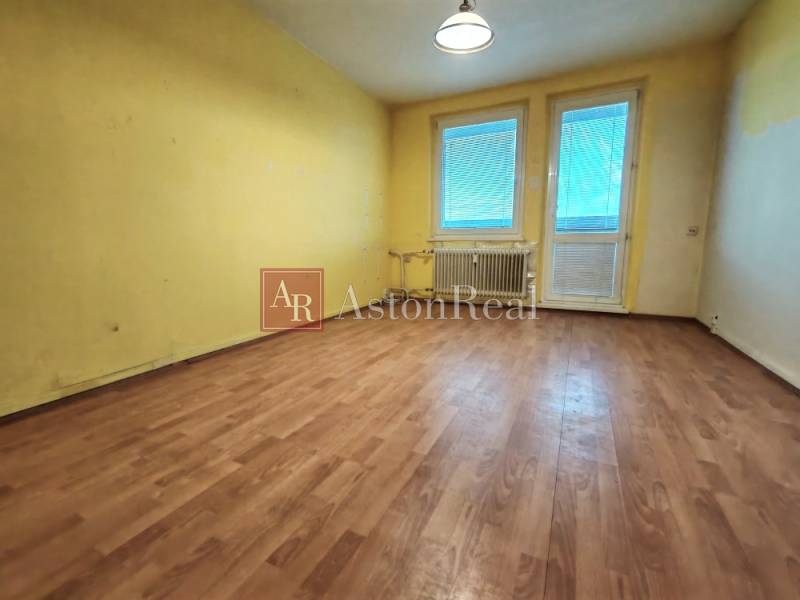 izba (pohľad od vstupu).jpg