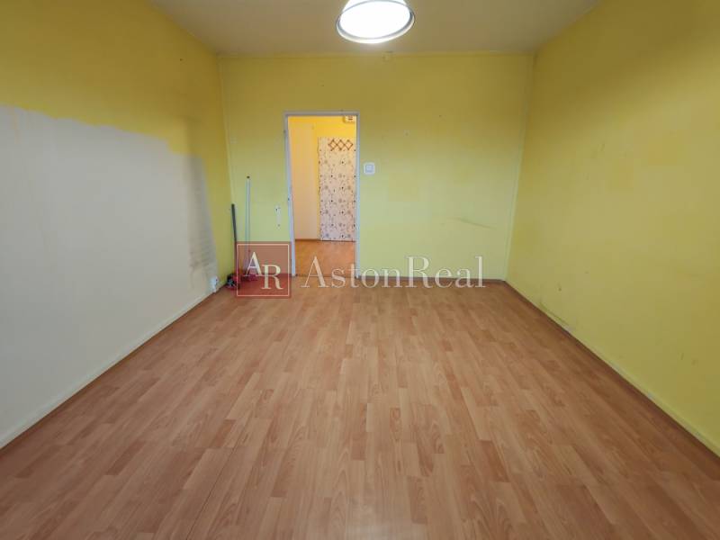 izba (pohľad od balkóna).jpg