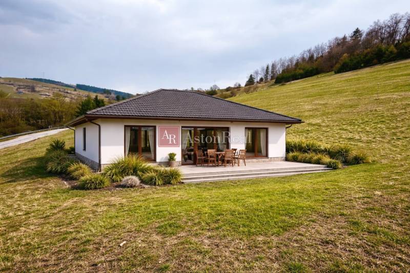 Novostavba bungalovu s výhľadom.jpg