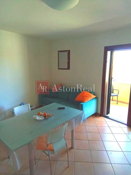 horný apartmán - kuchyňa s posedením a výstupom na terasu.jpg