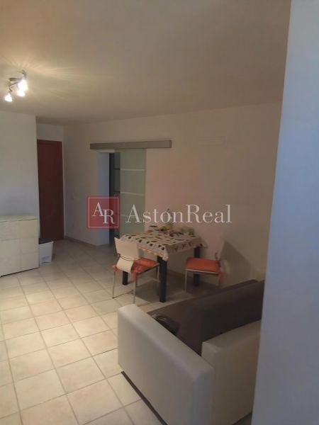 dolný apartmán - stôl a posedenie v kuchyni.jpg