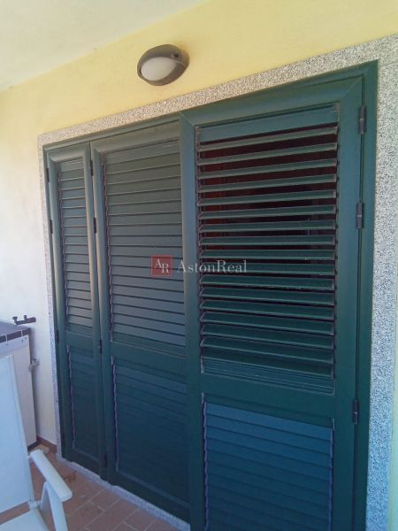 horný apartmán - okenice na terasu.jpg